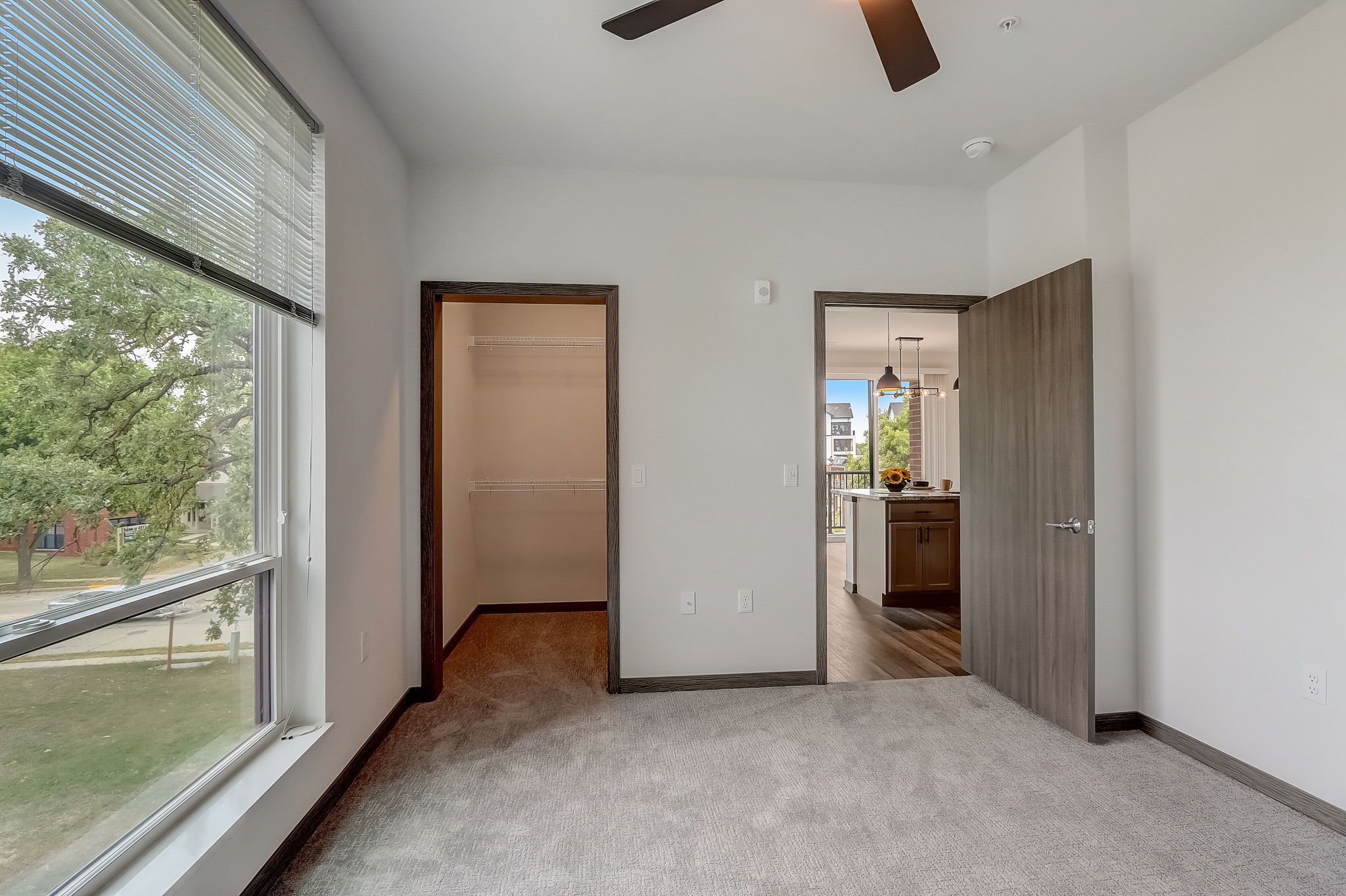 37135-web-or-mls-W Verona Ave-035.jpg